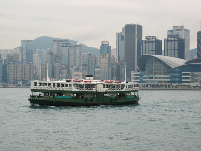 香港島への渡し船　（片道-下層1.7$・上層2.2$）