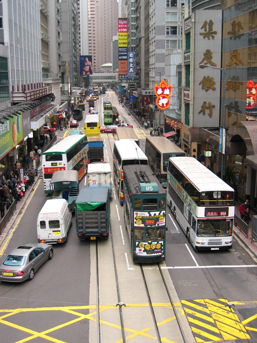 香港島の二階建てバスと、二階建て路面電車